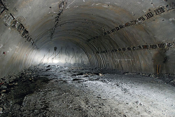 Innovative Rock Support System for Squeezing Rock Mass Conditions Innovative Rock Support System for Squeezing Rock Mass Conditions