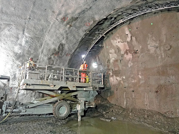 Tunneling Machines and Ground Support from a Single Source, Caldecott Tunnel Tunneling Machines and Ground Support from a Single Source, Caldecott Tunnel