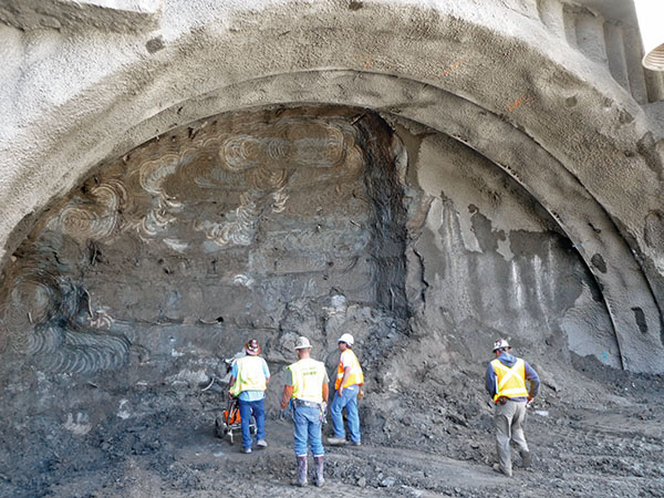 Tunneling Machines and Ground Support from a Single Source, Caldecott Tunnel Tunneling Machines and Ground Support from a Single Source, Caldecott Tunnel