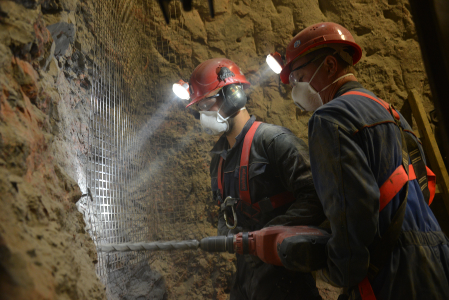 Successful Use of Ground Support Products for the Rehabilitation of a Shaft in the Altausee Salt Mine, Austria Successful Use of Ground Support Products for the Rehabilitation of a Shaft in the Altausee Salt Mine, Austria