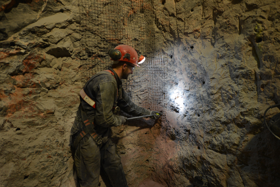Successful Use of Ground Support Products for the Rehabilitation of a Shaft in the Altausee Salt Mine, Austria Successful Use of Ground Support Products for the Rehabilitation of a Shaft in the Altausee Salt Mine, Austria