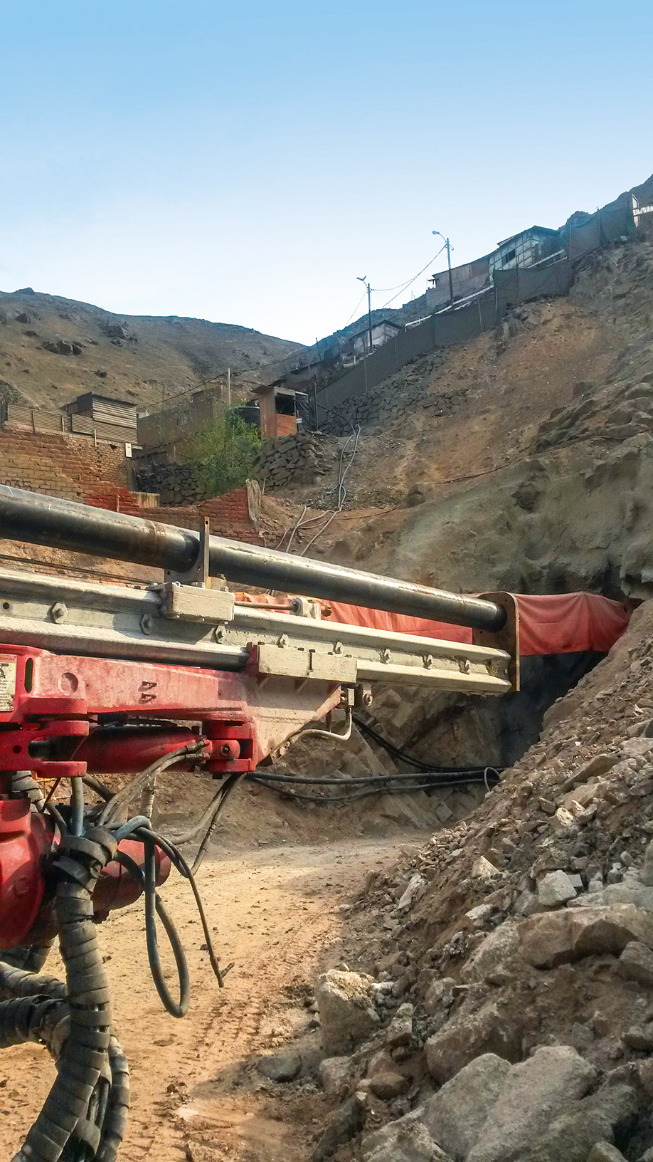 The Santa Rosa Tunnel: AT – Pipe Umbrella Support System permits Continuation of Excavation following Tunnel Collapse The Santa Rosa Tunnel: AT – Pipe Umbrella Support System permits Continuation of Excavation following Tunnel Collapse