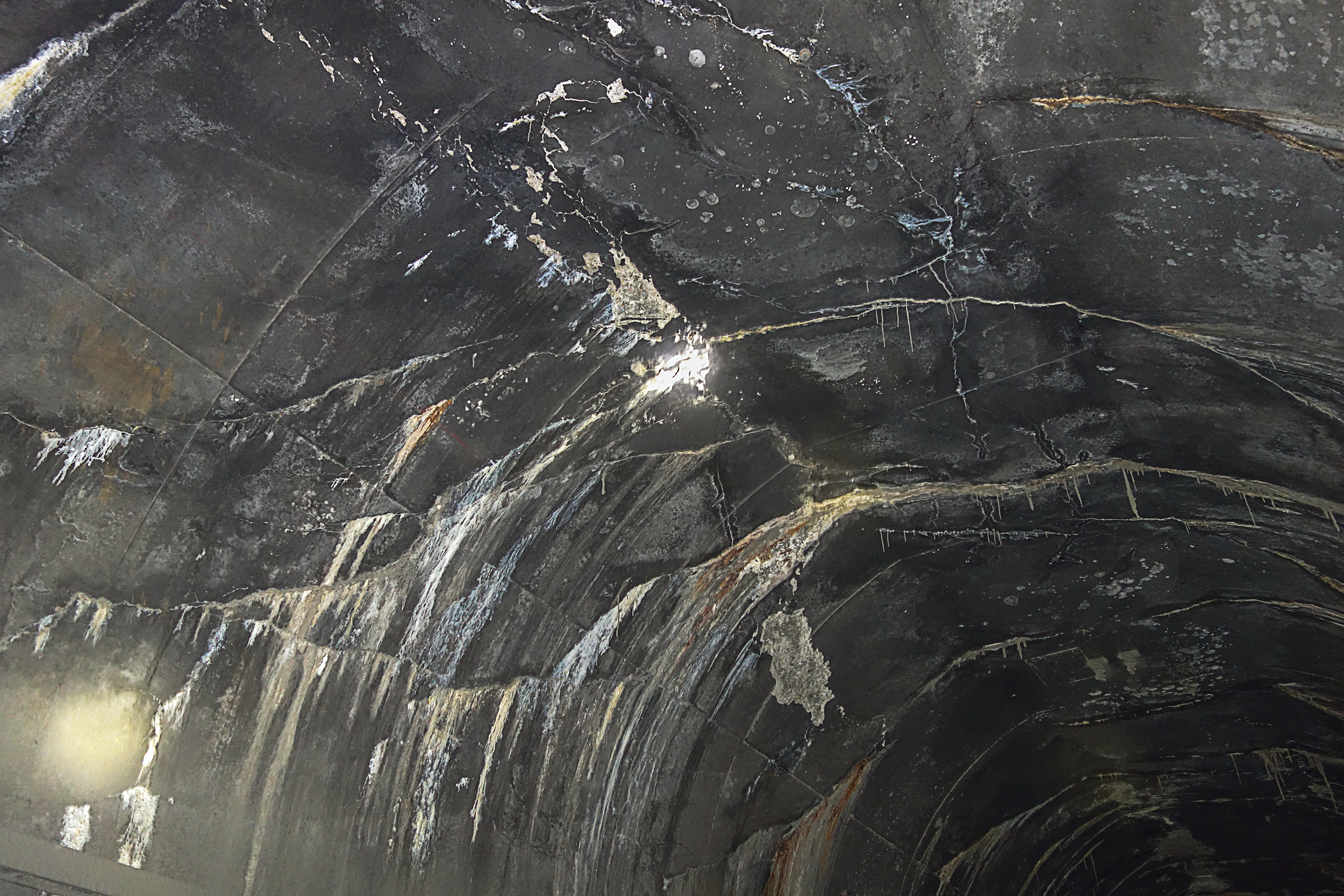 BULLFLEX® Hoses ensure the safe and flexible Rehabilitation of a Conveyor Tunnel at the Bingham Canyon Mine BULLFLEX® Hoses ensure the safe and flexible Rehabilitation of a Conveyor Tunnel at the Bingham Canyon Mine
