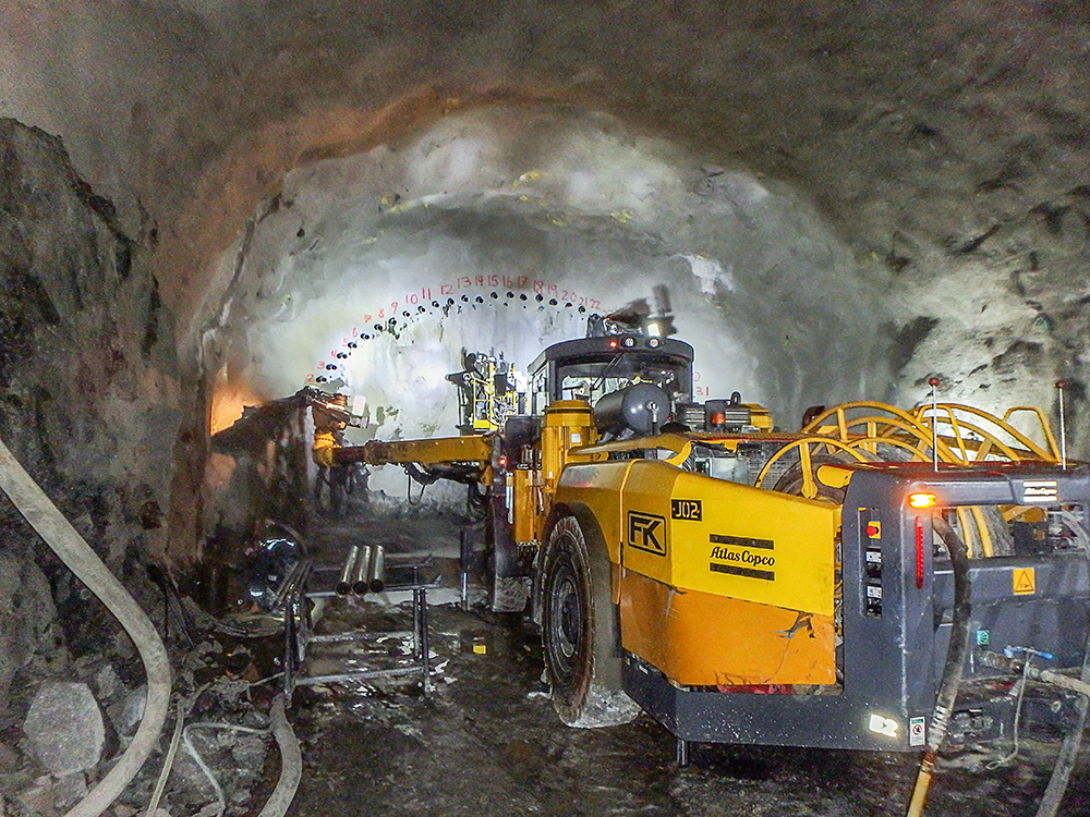 John Hart Generating Station Replacement Project: System Solutions for difficult Ground Conditions in an Access Tunnel John Hart Generating Station Replacement Project: System Solutions for difficult Ground Conditions in an Access Tunnel
