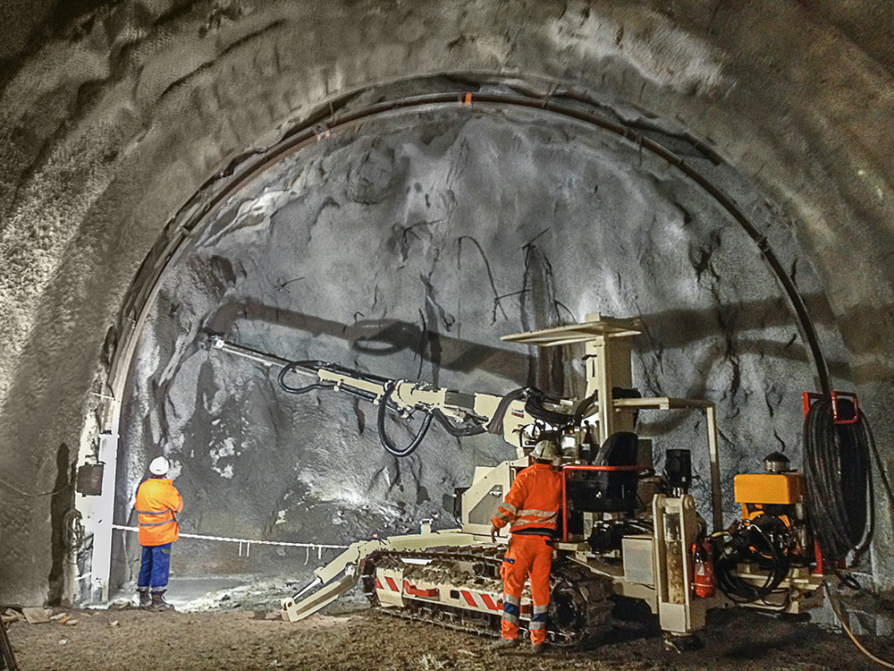 The Tunnel du Chambon: POWER SET Bolts stabilize important Connection between Grenoble and Briançon The Tunnel du Chambon: POWER SET Bolts stabilize important Connection between Grenoble and Briançon