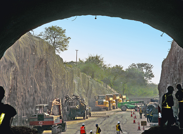 Der Rohtang-Tunnel: Stützmittel der DSI Underground für einen der höchsten Bergpässe der Welt Der Rohtang-Tunnel: Stützmittel der DSI Underground für einen der höchsten Bergpässe der Welt