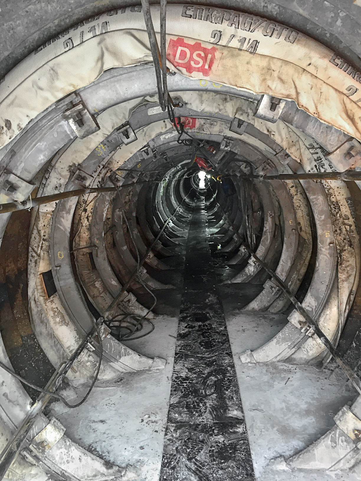 BULLFLEX® Roof Support Backfilling System: Repair of the Wingles Canal near Lille BULLFLEX® Roof Support Backfilling System: Repair of the Wingles Canal near Lille