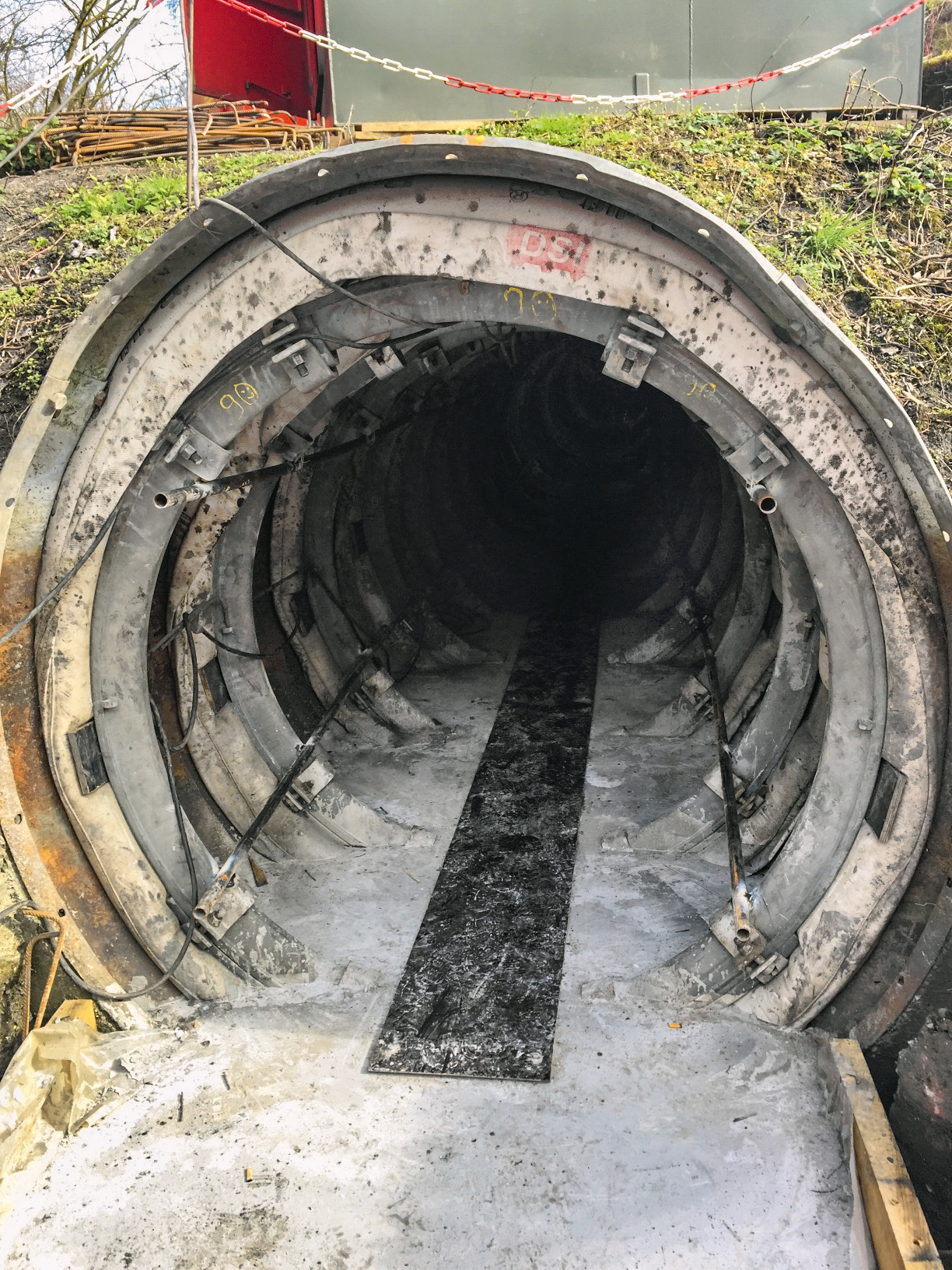 BULLFLEX® Roof Support Backfilling System: Repair of the Wingles Canal near Lille BULLFLEX® Roof Support Backfilling System: Repair of the Wingles Canal near Lille