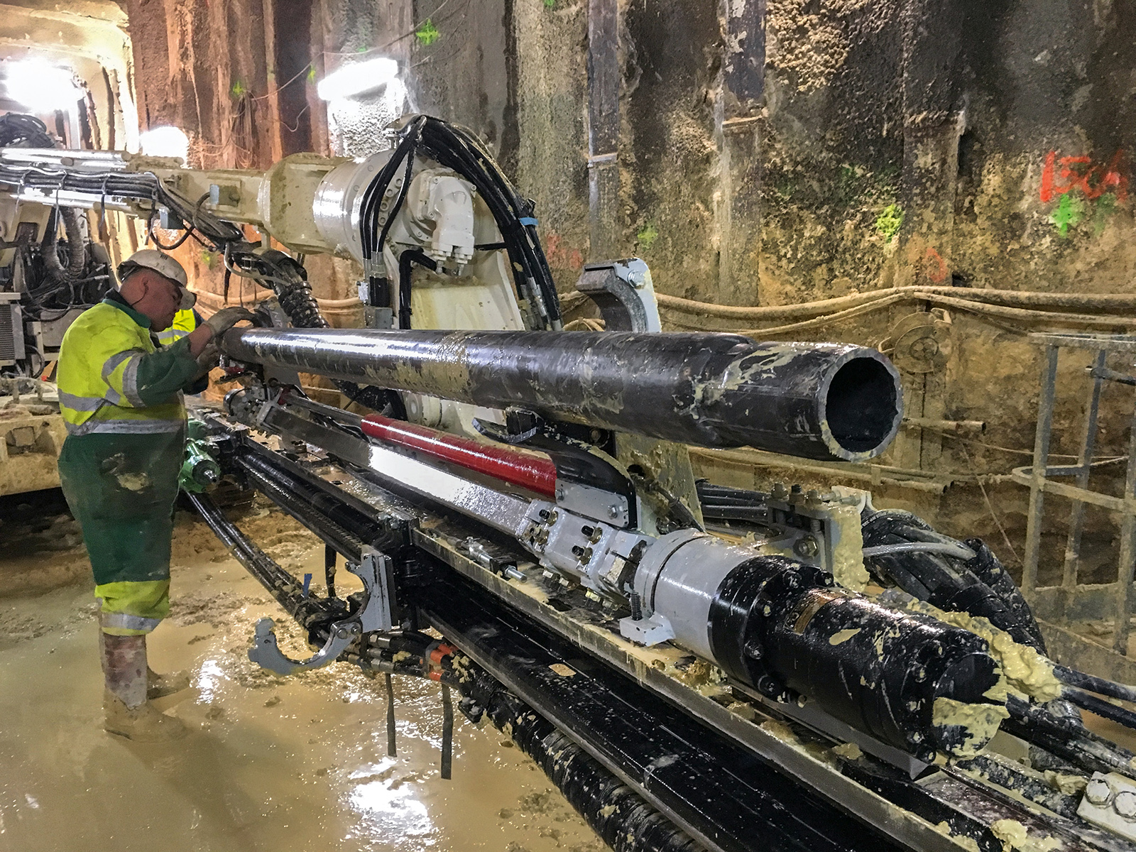 Sistema de Paraguas de Tubo AT con conexión de compresión innovadora asegura el avance de la línea de Metro 4 en Paris Sistema de Paraguas de Tubo AT con conexión de compresión innovadora asegura el avance de la línea de Metro 4 en Paris