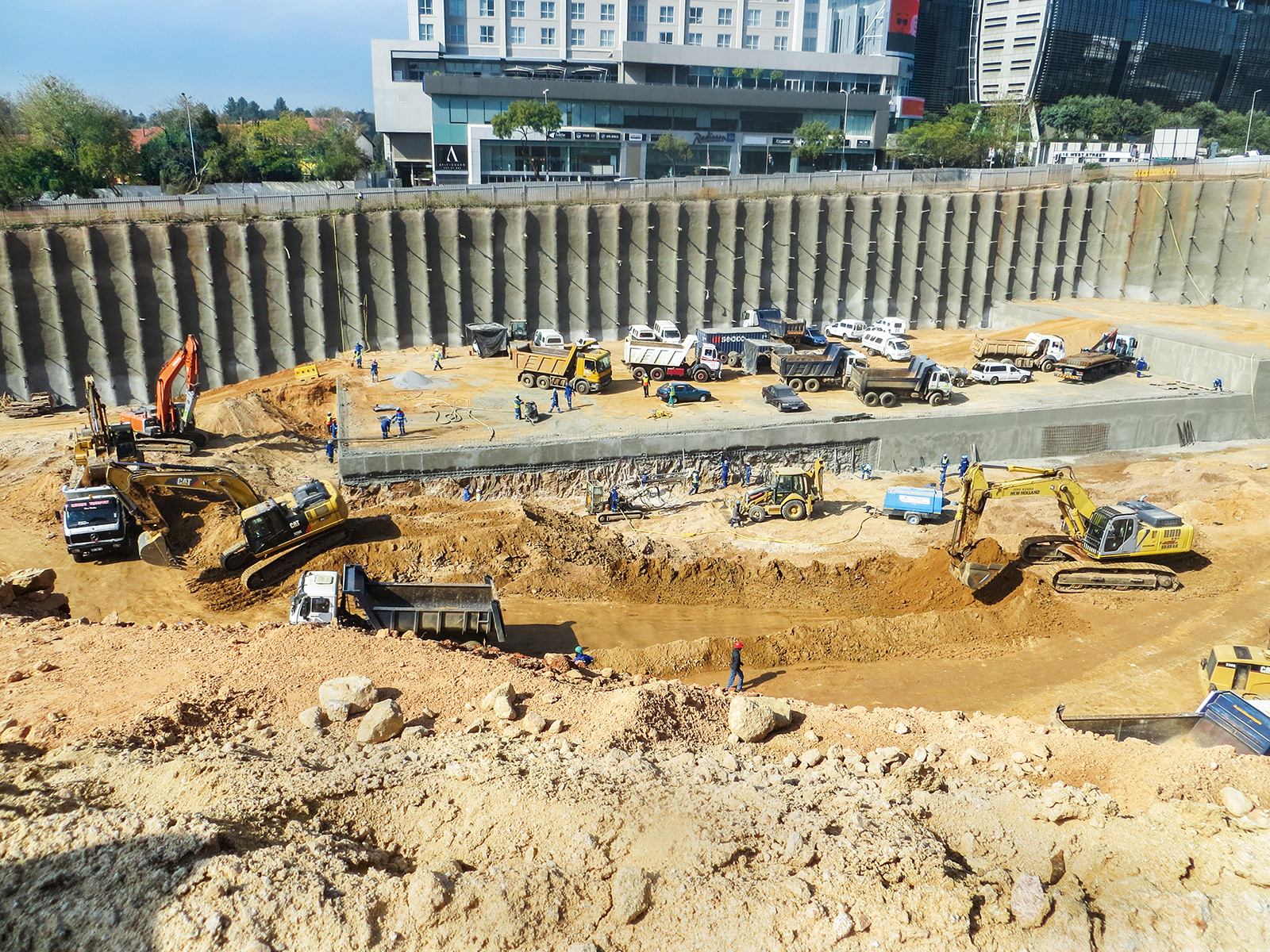 Challenging Excavation Stabilization using DSI: The new Old Mutual Head Office in Sandton Challenging Excavation Stabilization using DSI: The new Old Mutual Head Office in Sandton